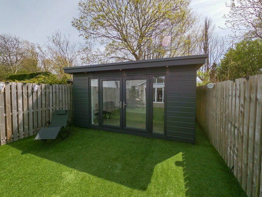 Ein Gartenbüro steigert Produktivität und Wohlbefinden im Homeoffice. Entdecken Sie Tipps zur Einrichtung, Isolierung und Gestaltung