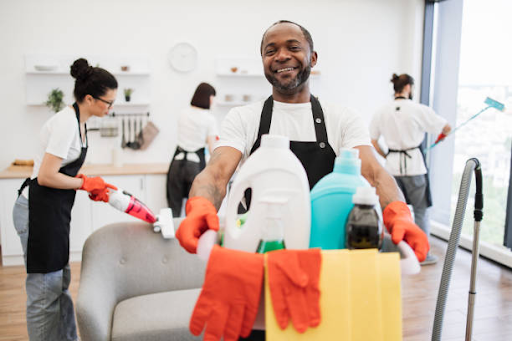 Wie Unternehmen durch professionelle Gebäudereinigung Kosten und Ausfälle reduzieren