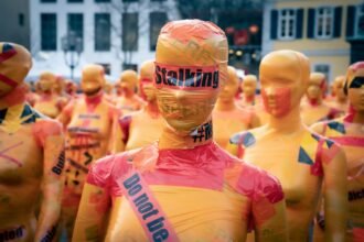 Die unsichtbare Bedrohung: Wie Stalking und Sabotage seit Corona Privatleben und Unternehmen gefährden