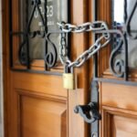 Schaden am Schloss, Türrahmen kaputt