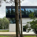 Schnittstellen im Objektbau: Was Unternehmen bei Fenstern, Türen und Außenbereichen beachten sollten