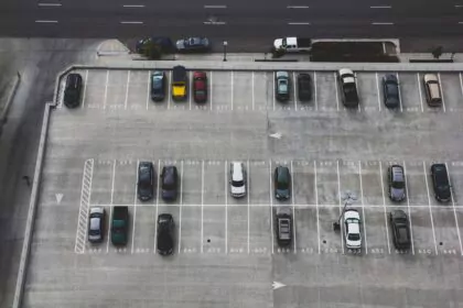 Wo dürfen Sie in Fahrtrichtung links parken?