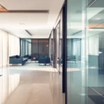 Innovative Raumlösungen: Flexible Gestaltung mit Glasschiebewänden