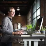 höhenverstellbarer Schreibtisch