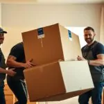 professionelle Umzugshelfer bei der Arbeit